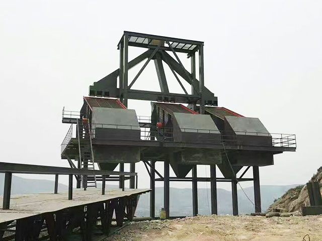 平頂山舞鋼重錘破時產(chǎn)700噸石料生產(chǎn)線
