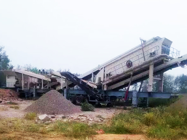 河南南陽移動破碎機應用現(xiàn)場：破碎建筑垃圾