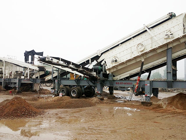 河北秦皇島移動破碎機破碎建筑垃圾現(xiàn)場