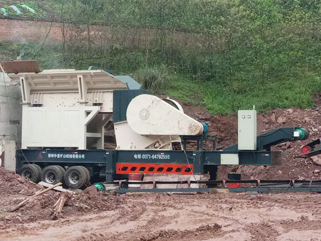 重慶時(shí)產(chǎn)150噸移動(dòng)式青石破碎生產(chǎn)線(xiàn)安裝現(xiàn)場(chǎng)