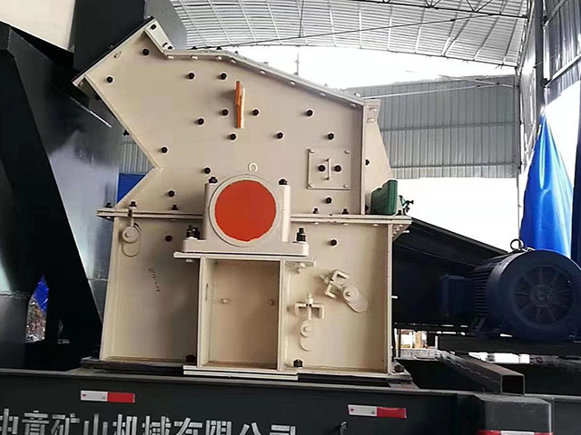 又發(fā)貨了! 中意高效細(xì)碎機(jī)助力鐘總砂石廠(chǎng)細(xì)碎生產(chǎn)