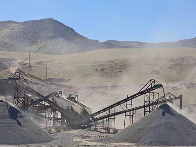 時(shí)產(chǎn)500噸玄武巖砂石生產(chǎn)線(xiàn)在內(nèi)蒙試運(yùn)行助力骨料生產(chǎn)