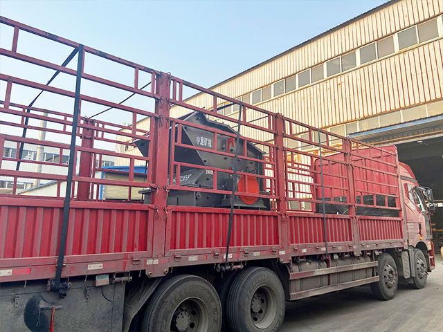 發(fā)貨現(xiàn)場：中意細碎機發(fā)往陜西寶雞