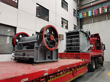 中意顎式破碎機(jī)裝車發(fā)往客戶現(xiàn)場(chǎng)