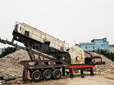 浙江建筑垃圾資源化利用現(xiàn)場(chǎng),移動(dòng)破碎機(jī)表演吃垃圾吐砂石