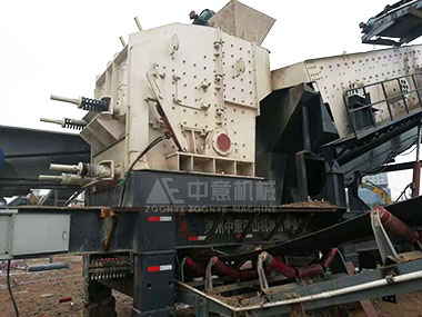 建筑垃圾破碎用什么設(shè)備？輪胎式移動(dòng)破碎篩分站產(chǎn)量高又環(huán)保